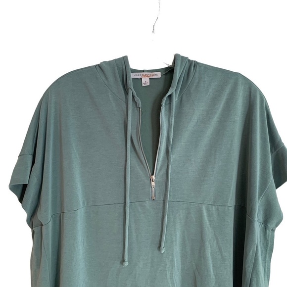 Green Envelope Cropped Poncho - Picture 4 of 6